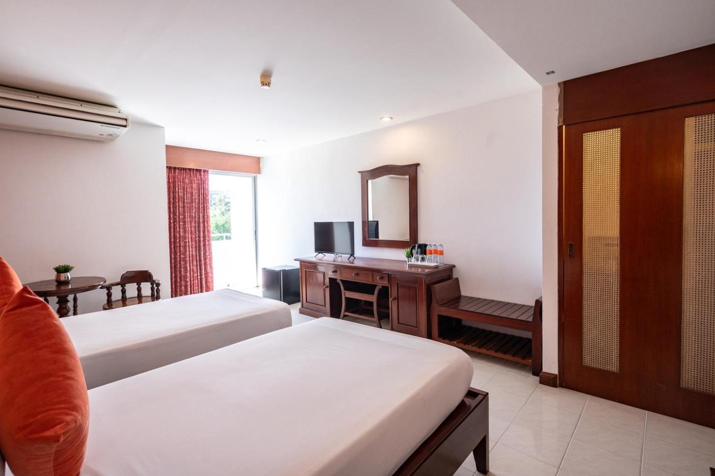 Triple Room with City View